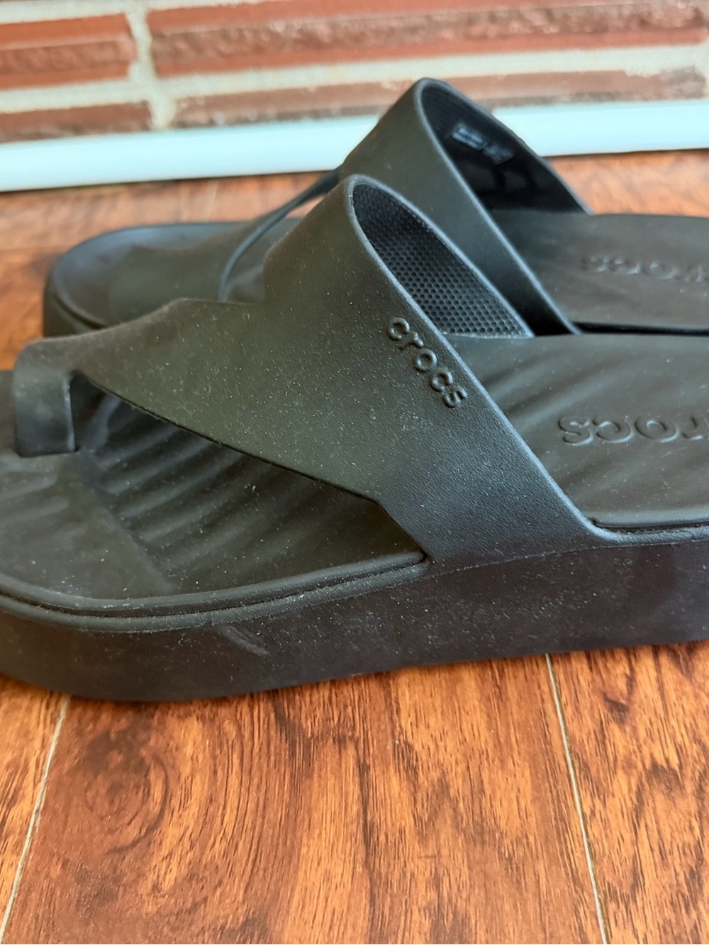 Women’s Platform Crocs - Picture 3 of 4